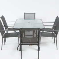 outdoor setting table and 6 chairs